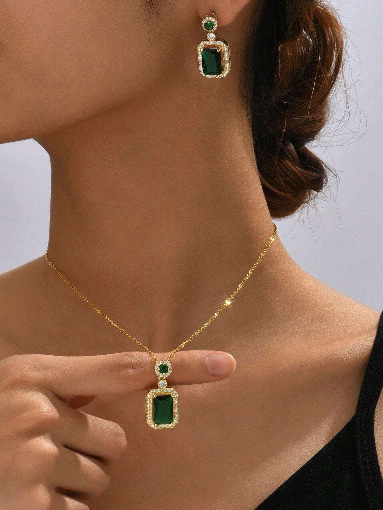 Collier avec pendentif zircone cubique et pendants d'oreilles