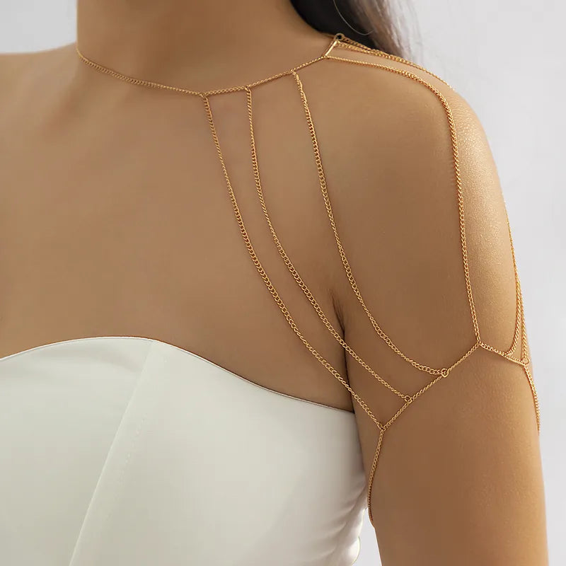 Collier simple géométrique en fer au design moderne